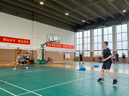 上海创力集团成功举办2023年重固镇职工羽毛球比赛(图3)