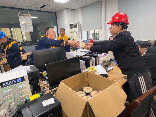 寒冬腊八暖意浓 创力关怀沁人心 | 上海创力集团为一线员工送上“暖心腊八粥”(图1)