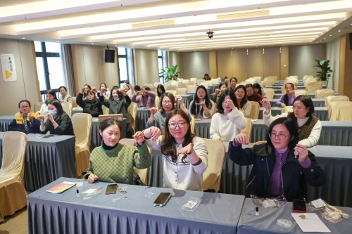 【指尖承古韵 春日聚芳华】 创力集团举办妇女节非遗手工制作活动(图8)