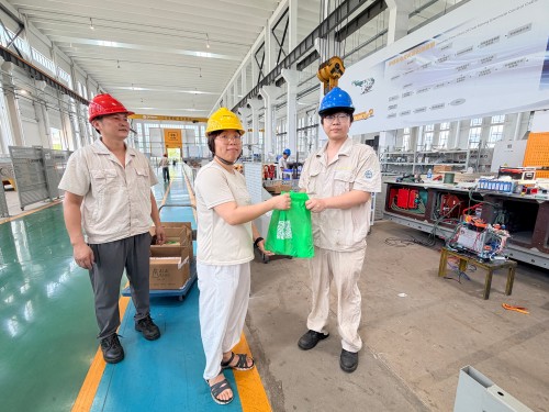 微信图片_20260723104155_338_84.jpg 高温下的守护!青浦工业园区、青浦重固镇总工会为创力集团“送清凉”(图6)